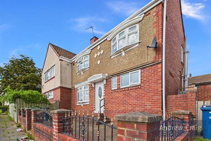 3 Bedroom Semi-Detached House For Sale In Allendale Road, Farringdon, SR3