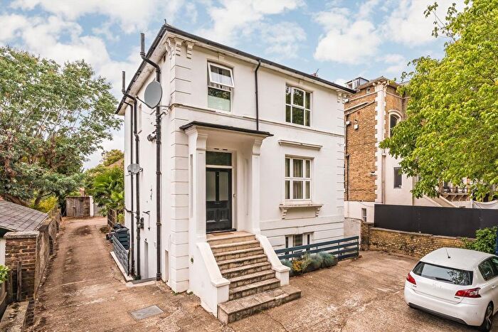 2 Bedroom Flat For Sale In The Grove, Isleworth, TW7
