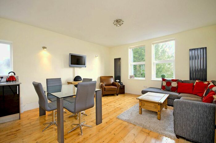 2 Bedroom Flat To Rent In Montpelier Avenue, Ealing, London W5