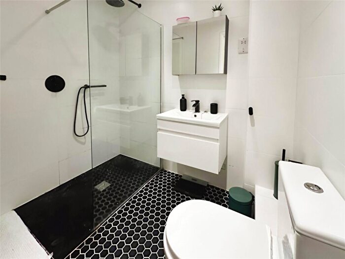 2 Bedroom Flat To Rent In Autumn Drive, Sutton, SM2