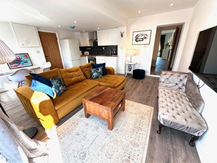 1 Bedroom Maisonette To Rent In Tyneham Close, Aylesbury, HP21