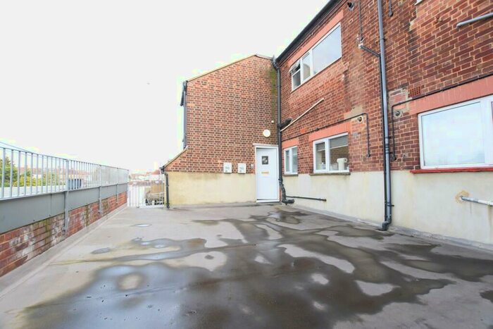 1 Bedroom Flat To Rent In Eastern Avenue, Ilford, IG2