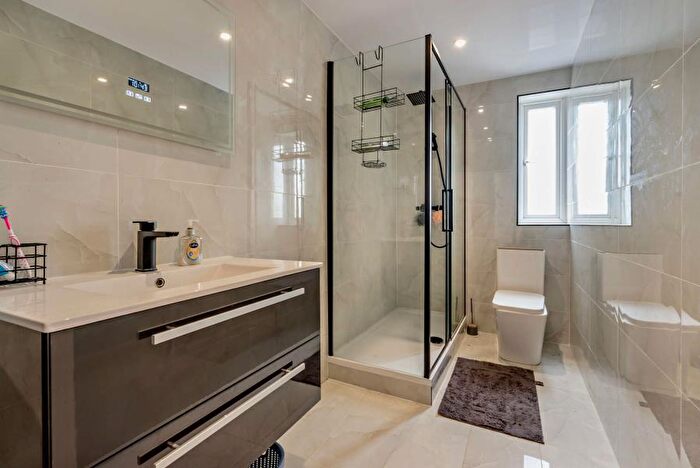 2 Bedroom Apartment To Rent In Green Lane, HA6