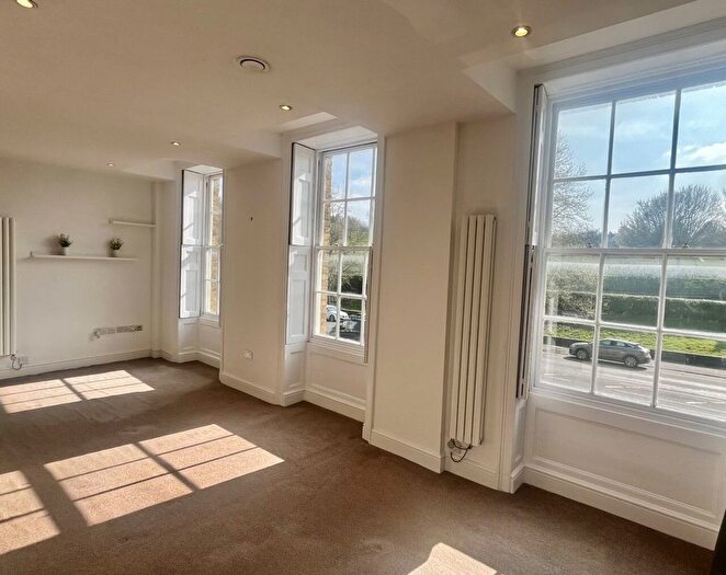 Studio To Rent In New Road, Rochester, Kent, ME1