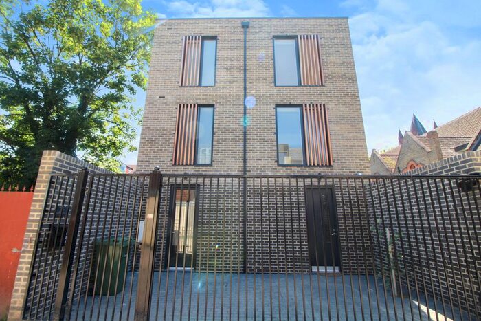 5 Bedroom Detached House To Rent In Sprowston Mews, London, E7