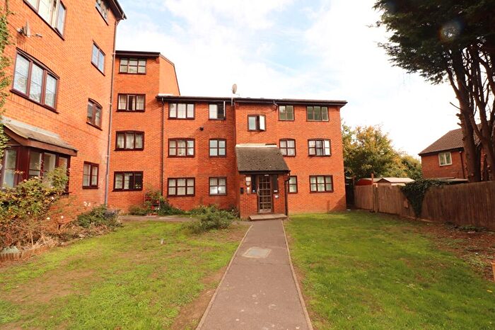 2 Bedroom Flat To Rent In Bevile House Argent Street Grays, RM17