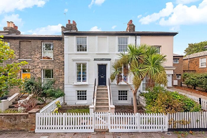 3 Bedroom Property For Sale In Chapel Road, London, SE27