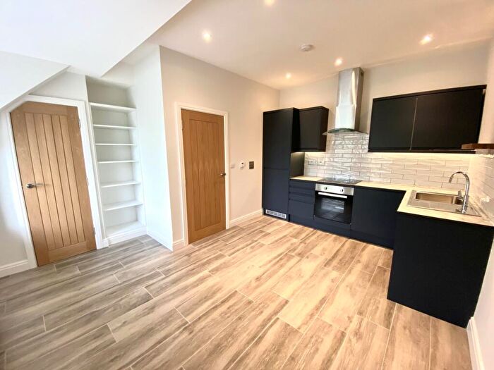 2 Bedroom Flat To Rent In Lapwing Lane, West Didsbury, Manchester, M20