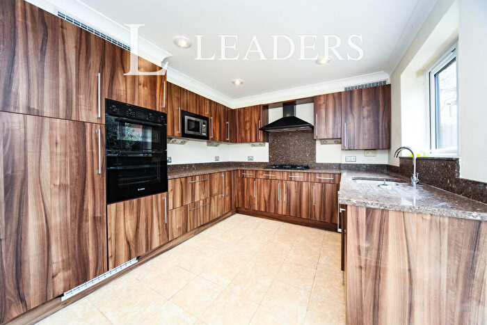 5 Bedroom Detached House To Rent In Badgers Gate -, LU6