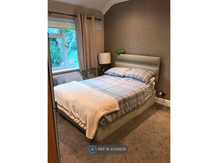 2 Bedroom Maisonette To Rent In Station Avenue, Epsom, KT19