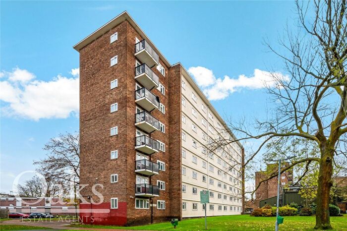 2 Bedroom Flat For Sale In Holmewood Gardens, London, SW2