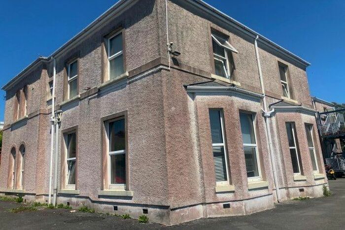1 Bedroom Flat To Rent In Greenhill Close, Caerfyrddin, SA31
