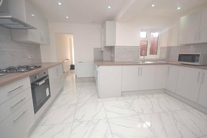 6 Bedroom Terraced House To Rent In Donnington Road, Reading, RG1