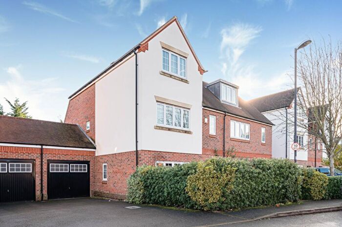 4 Bedroom Semi Detached House For Sale In Mortimer Crescent, Kings Park, AL3