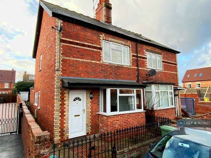 3 Bedroom Semi-Detached House To Rent In Farm Road, Henley-On-Thames, RG9