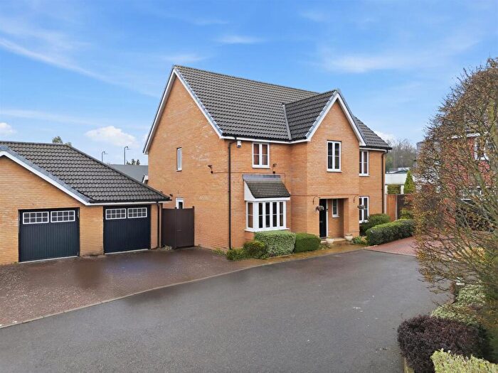 4 Bedroom House For Sale In Brook Road, Buckhurst Hill, IG9