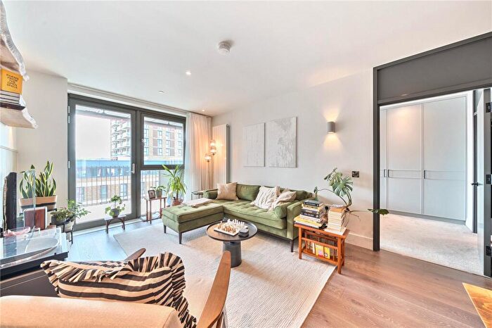 2 Bedroom Apartment For Sale In Windsor Square, Woolwich, London, SE18