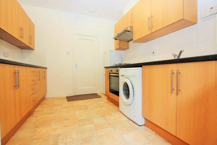 2 Bedroom Flat To Rent In Burnham Court, Brent Street, Hendon, NW4