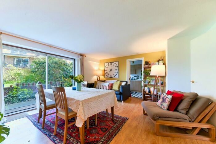 2 Bedroom Flat To Rent In Thorney Crescent, Battersea, London, SW11