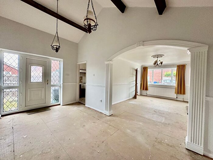 3 Bedroom Detached Bungalow For Sale In Heathfield Close, Barnby Dun, Doncaster, DN3