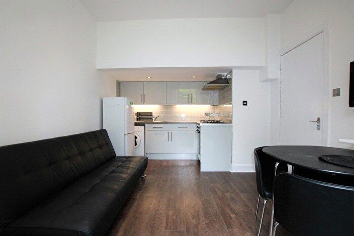 1 Bedroom Apartment To Rent In Lauriston Place, Tollcross, Edinburgh, EH3