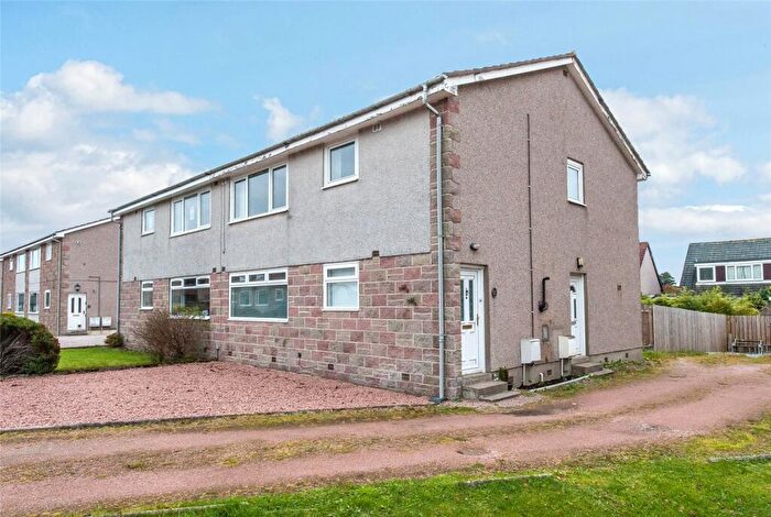 2 Bedroom Flat To Rent In Kinmundy Gardens, Westhill, AB32