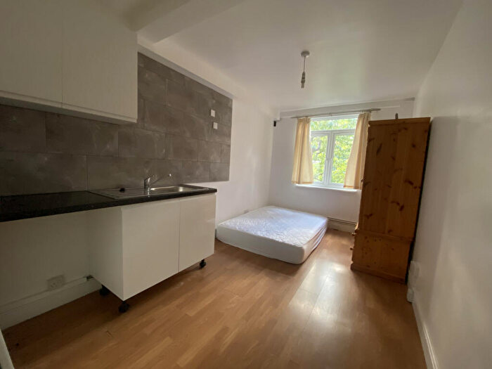 Studio To Rent In Kember Street, Islington, N1