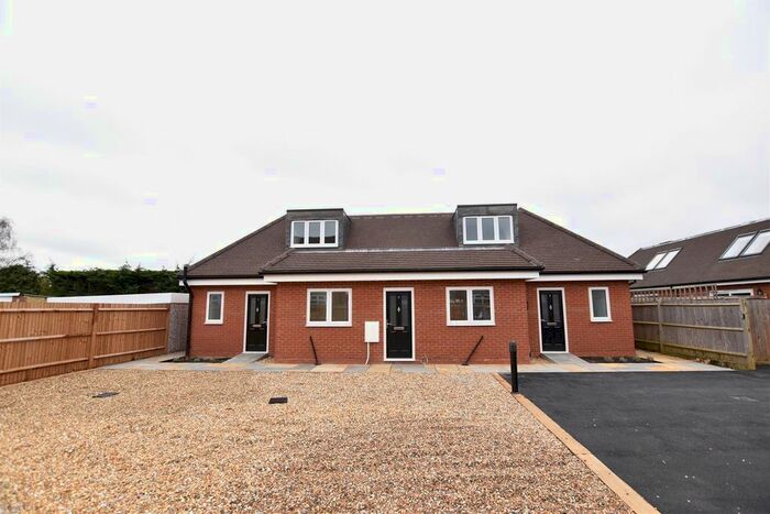 1 Bedroom Flat To Rent In Brighton Road, Salfords, Redhill, RH1