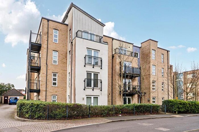 2 Bedroom Flat For Sale In Hut Farm Place, Chandler's Ford, SO53