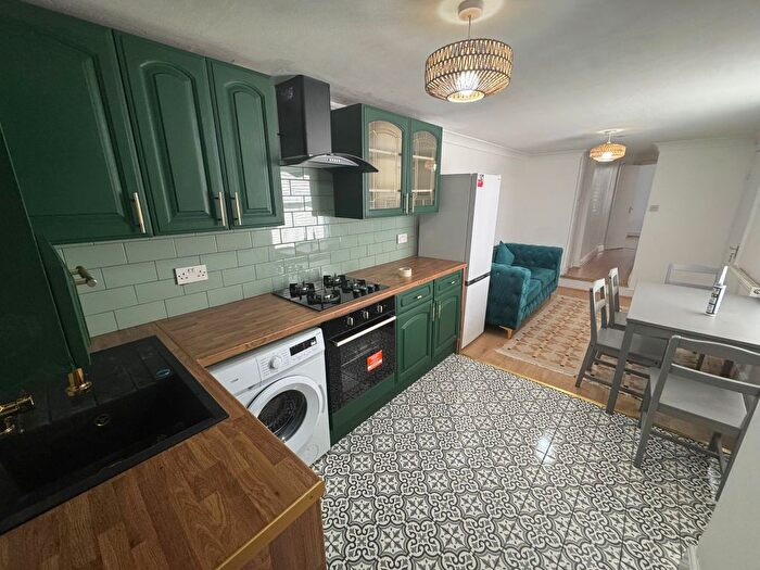 2 Bedroom Flat To Rent In Colegrave Road, London, E15