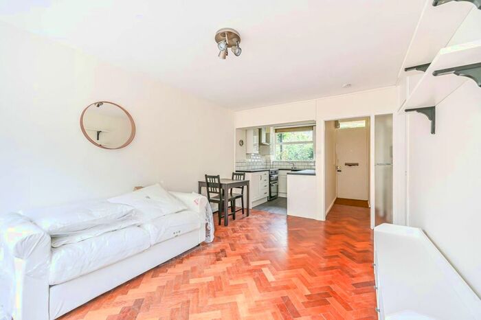 1 Bedroom Flat To Rent In Churchill Gardens, Pimlico, London, SW1V