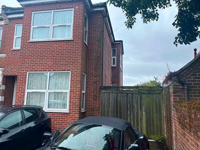 2 Bedroom Maisonette To Rent In Atherley Road, Southampton, SO15