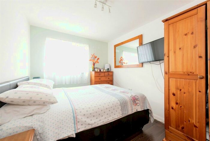 2 Bedroom Flat For Sale In Perkin Close, Hounslow, TW3