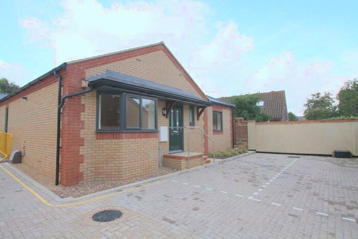 2 Bedroom Detached Bungalow To Rent In Park Lane, Blunham, MK44