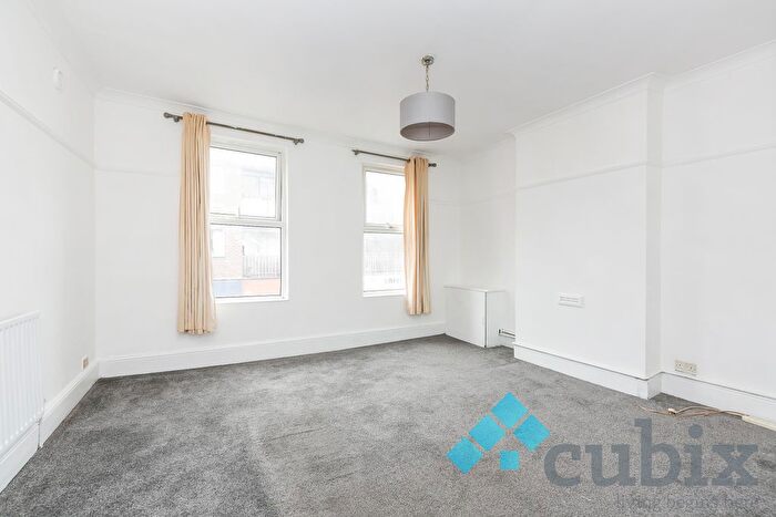 1 Bedroom Flat To Rent In High Street, Epsom, KT17