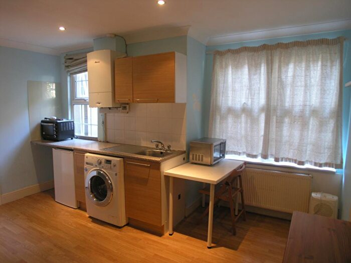 Flat To Rent In Russell Road, West Hendon, NW9