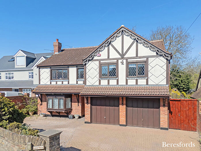 4 Bedroom Detached House For Sale In Oak Hill Road, Stapleford Abbotts, RM4