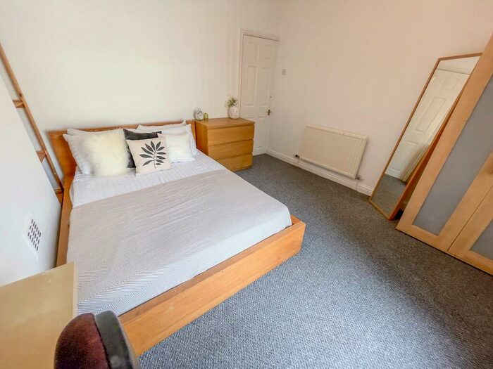 3 Bedroom House To Rent In Banner Street, L15