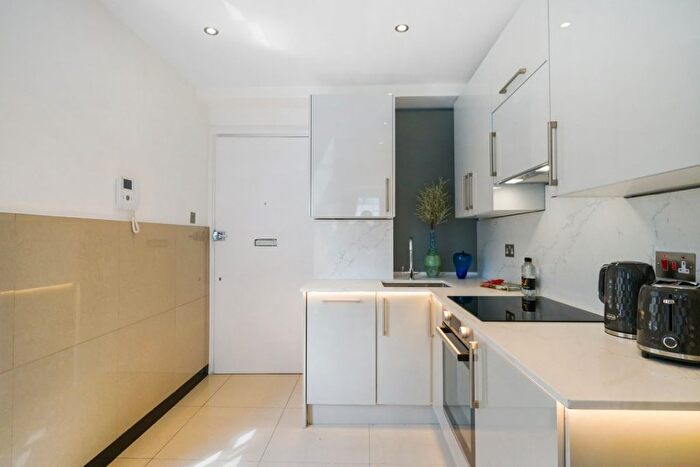 3 Bedroom Flat To Rent In Great Cumberland Place, London, W1H