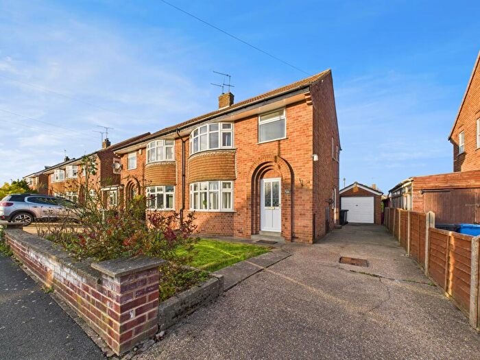 3 Bedroom Semi Detached House For Sale In Chestnut Avenue, Mickleover, DE3