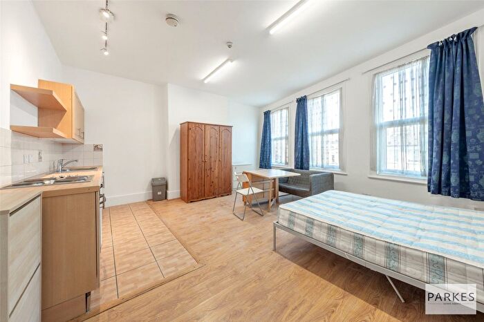 Studio To Rent In Uxbridge Road, London, W12