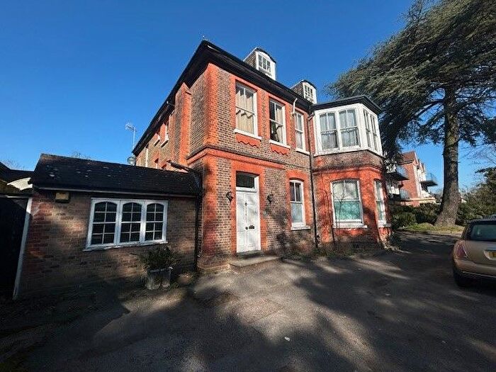 1 Bedroom Flat To Rent In Aldenham Road, Bushey, WD23