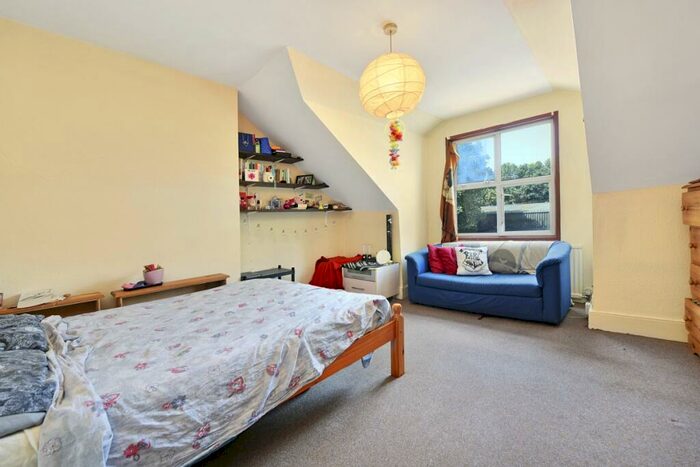 3 Bedroom Flat To Rent In Wightman Road, Finsbury Park, N4