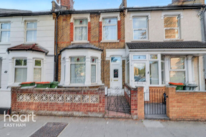 3 Bedroom Terraced House For Sale In Dersingham Avenue, London, E12