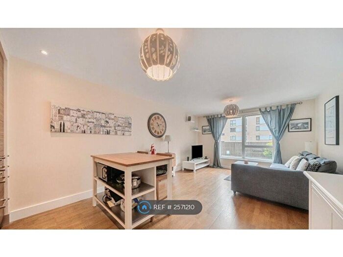 2 Bedroom Flat To Rent In Falcon Drive, Cardiff, CF10
