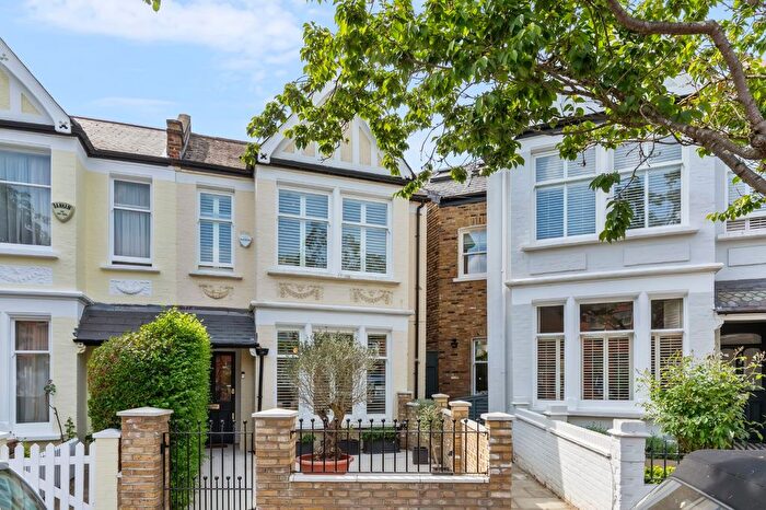 4 Bedroom End Of Terrace House For Sale In Elm Grove Road, Barnes, SW13
