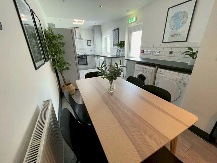 5 Bedroom Terraced House To Rent In Romer Road, L6