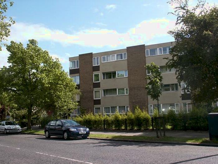 2 Bedroom Flat To Rent In Kimbolton Court, Kimbolton Road, Bedford, MK40