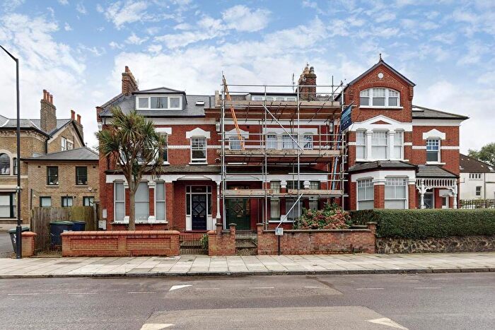 Flat To Rent In Haringey Park, London, N8