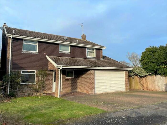 4 Bedroom Detached House To Rent In Ringshall Gardens Bramley, RG26